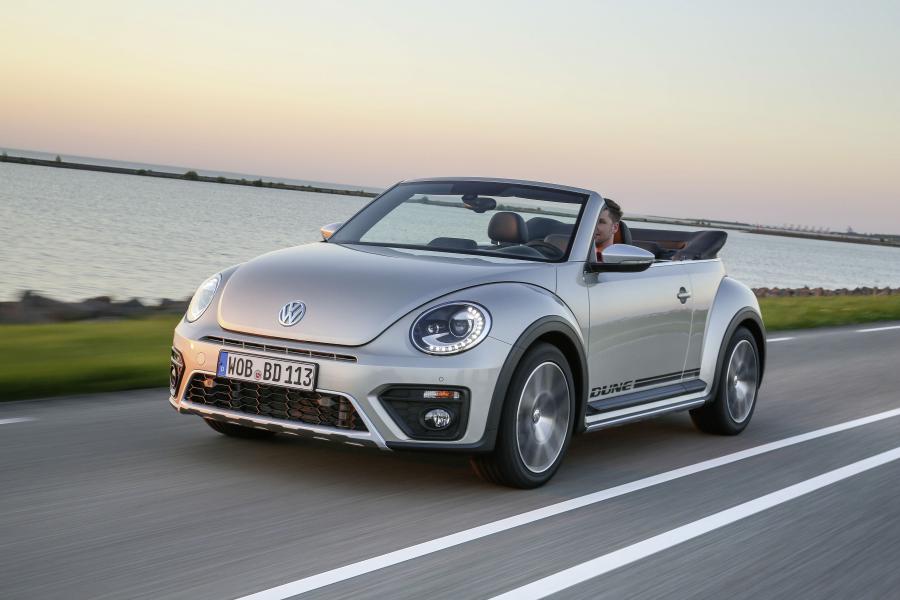  Volkswagen Beetle Dune Convertible 2016 года  (фото 13 из 32)